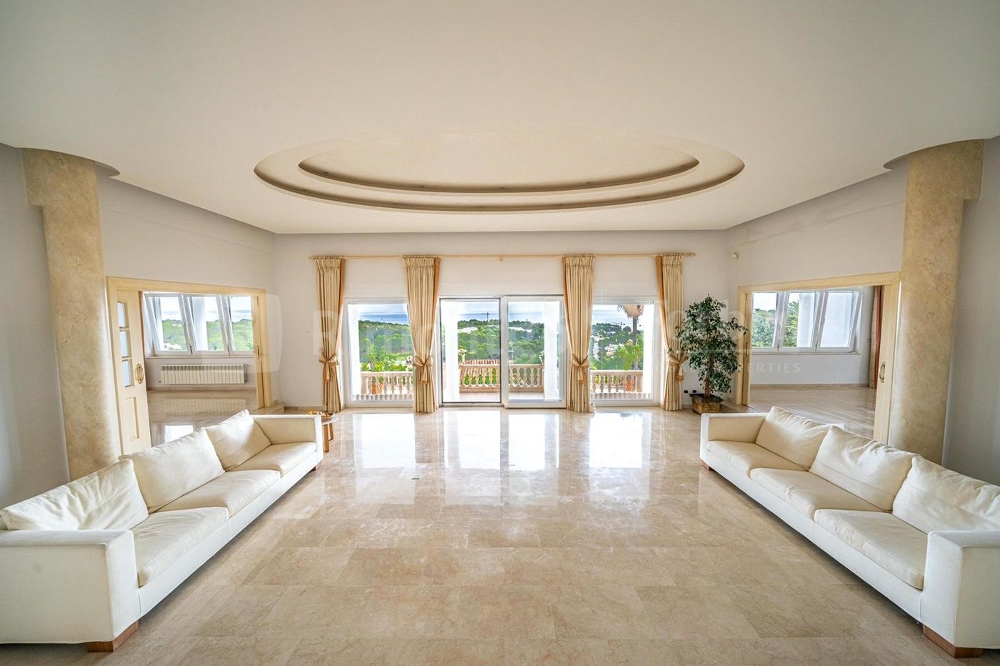 Beautiful villa with Mediterranean style and sea views in Mallorca.