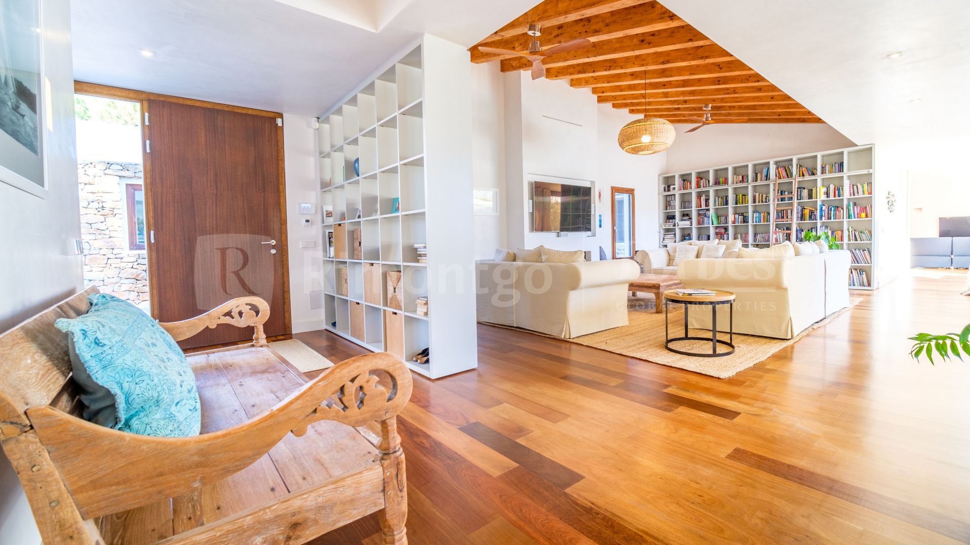 Modern villa with pool and views in Las Rotas, Dénia, for sale.