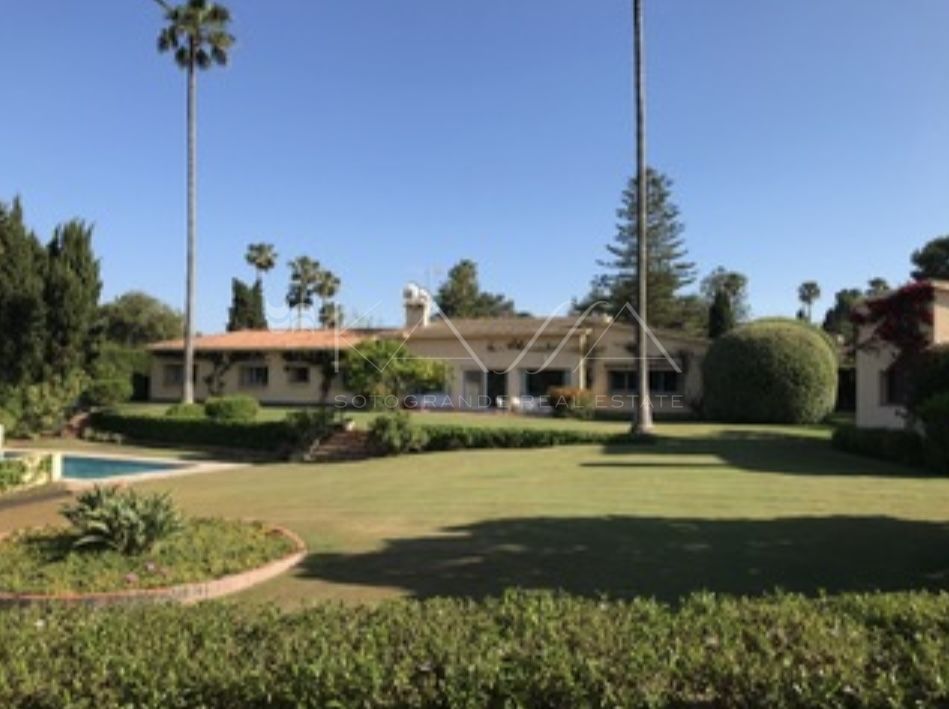 Villa for sale in Zona B, Sotogrande