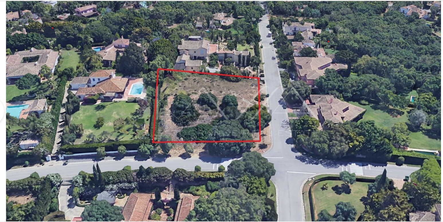 Very central plot, zone C, close to the Sotogrande International School, the beach, the port and Sotogrande Golf courses