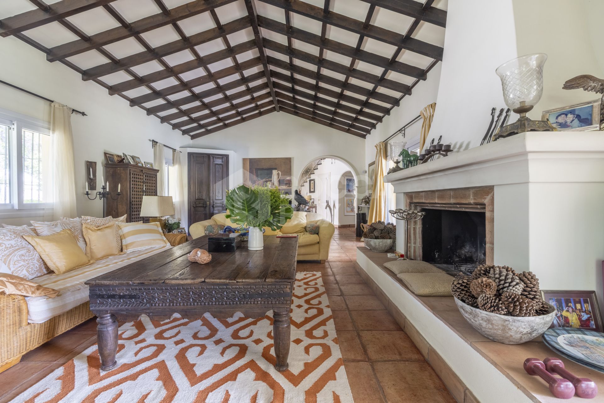 EXCLUSIVE ANDALUCIAN-STYLE VILLA ON TWO INDEPENDENT PLOTS STEPS FROM THE REAL CLUB VALDERRAMA-SOTOGRANDE ALTO