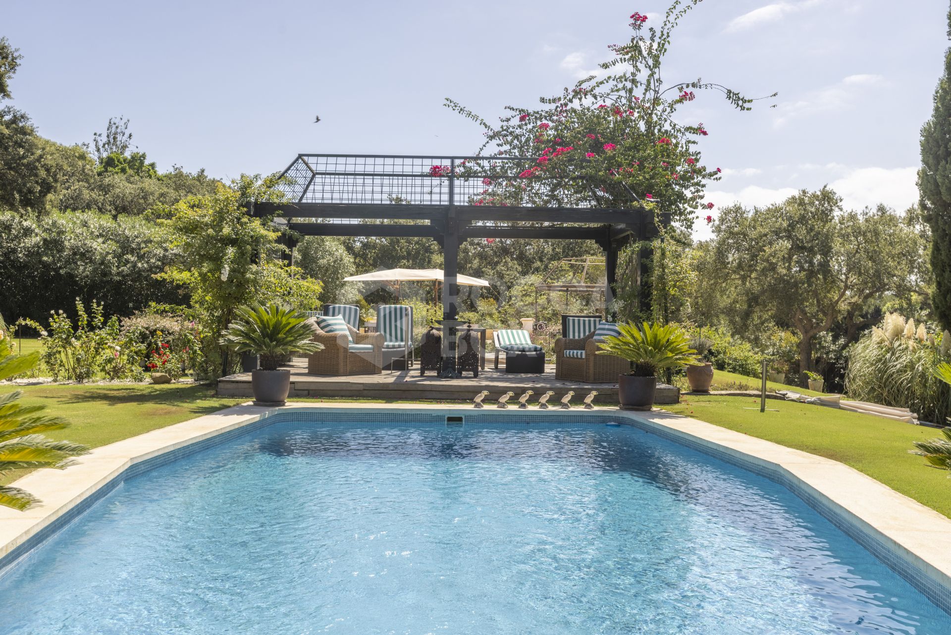 EXCLUSIVE ANDALUCIAN-STYLE VILLA ON TWO INDEPENDENT PLOTS STEPS FROM THE REAL CLUB VALDERRAMA-SOTOGRANDE ALTO