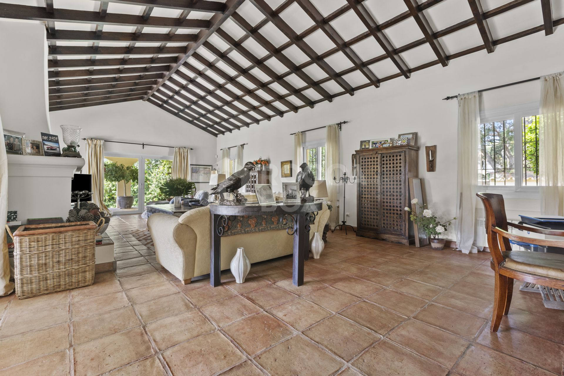 EXCLUSIVE ANDALUCIAN-STYLE VILLA ON TWO INDEPENDENT PLOTS STEPS FROM THE REAL CLUB VALDERRAMA-SOTOGRANDE ALTO