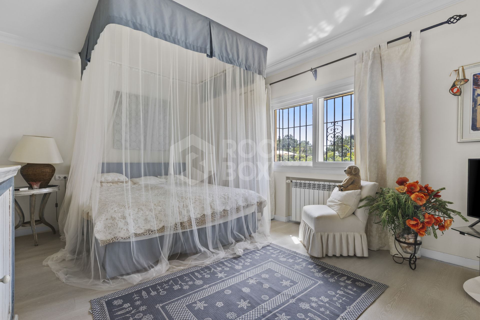 EXCLUSIVE ANDALUCIAN-STYLE VILLA ON TWO INDEPENDENT PLOTS STEPS FROM THE REAL CLUB VALDERRAMA-SOTOGRANDE ALTO