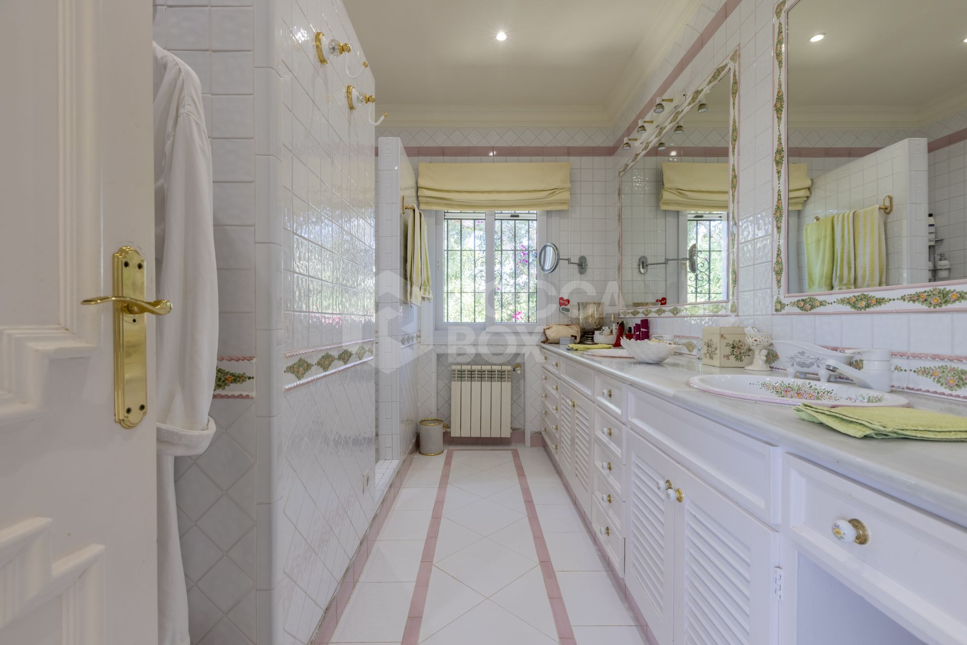 EXCLUSIVE ANDALUCIAN-STYLE VILLA ON TWO INDEPENDENT PLOTS STEPS FROM THE REAL CLUB VALDERRAMA-SOTOGRANDE ALTO