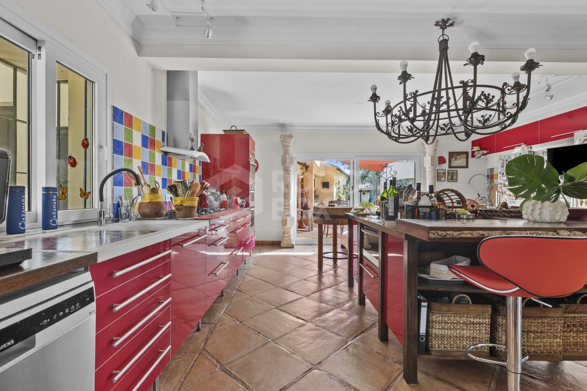 EXCLUSIVE ANDALUCIAN-STYLE VILLA ON TWO INDEPENDENT PLOTS STEPS FROM THE REAL CLUB VALDERRAMA-SOTOGRANDE ALTO