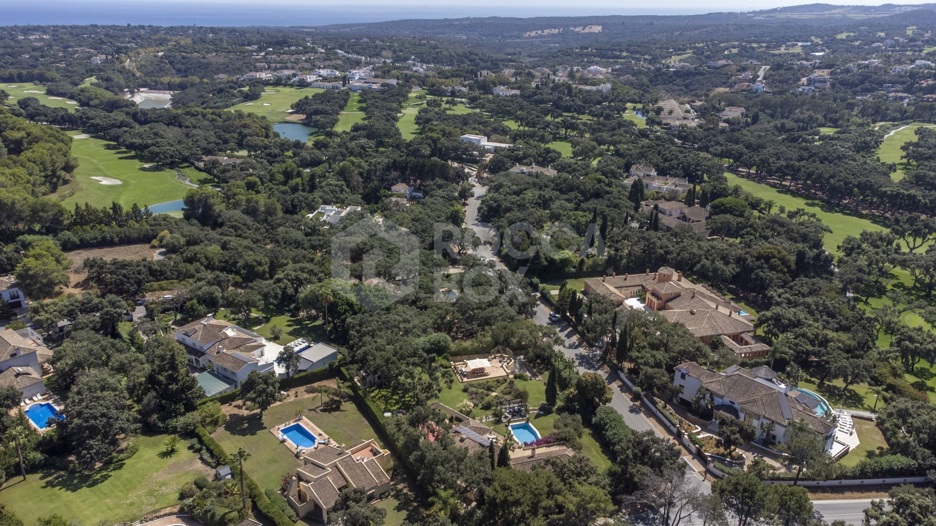 EXCLUSIVE ANDALUCIAN-STYLE VILLA ON TWO INDEPENDENT PLOTS STEPS FROM THE REAL CLUB VALDERRAMA-SOTOGRANDE ALTO