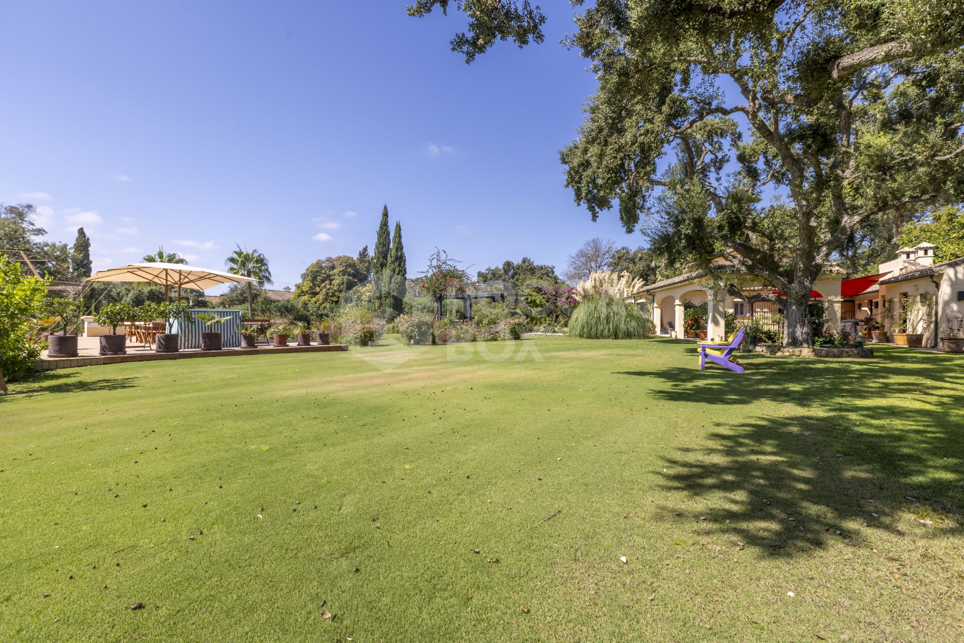 EXCLUSIVE ANDALUCIAN-STYLE VILLA ON TWO INDEPENDENT PLOTS STEPS FROM THE REAL CLUB VALDERRAMA-SOTOGRANDE ALTO