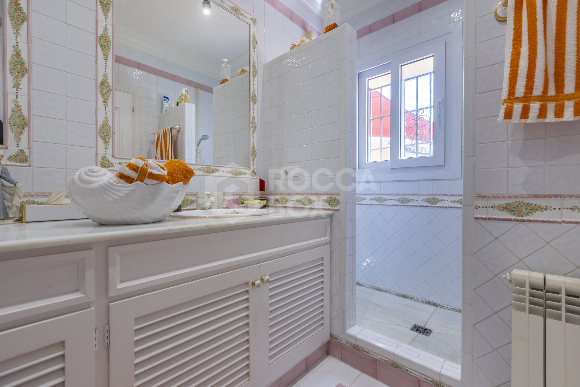 EXCLUSIVE ANDALUCIAN-STYLE VILLA ON TWO INDEPENDENT PLOTS STEPS FROM THE REAL CLUB VALDERRAMA-SOTOGRANDE ALTO