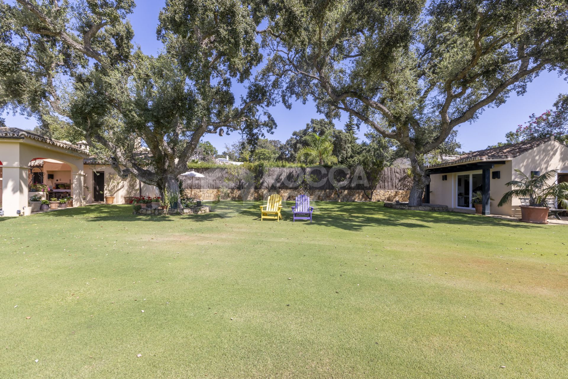 EXCLUSIVE ANDALUCIAN-STYLE VILLA ON TWO INDEPENDENT PLOTS STEPS FROM THE REAL CLUB VALDERRAMA-SOTOGRANDE ALTO