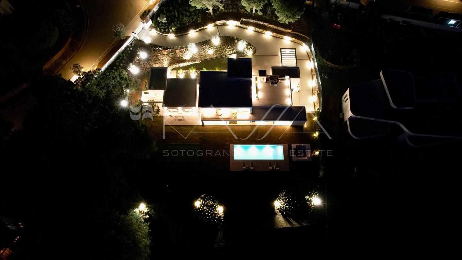 STUNNING FRONTLINE GOLF VILLA IN ALMENARA- SOTOGRANDE ALTO
