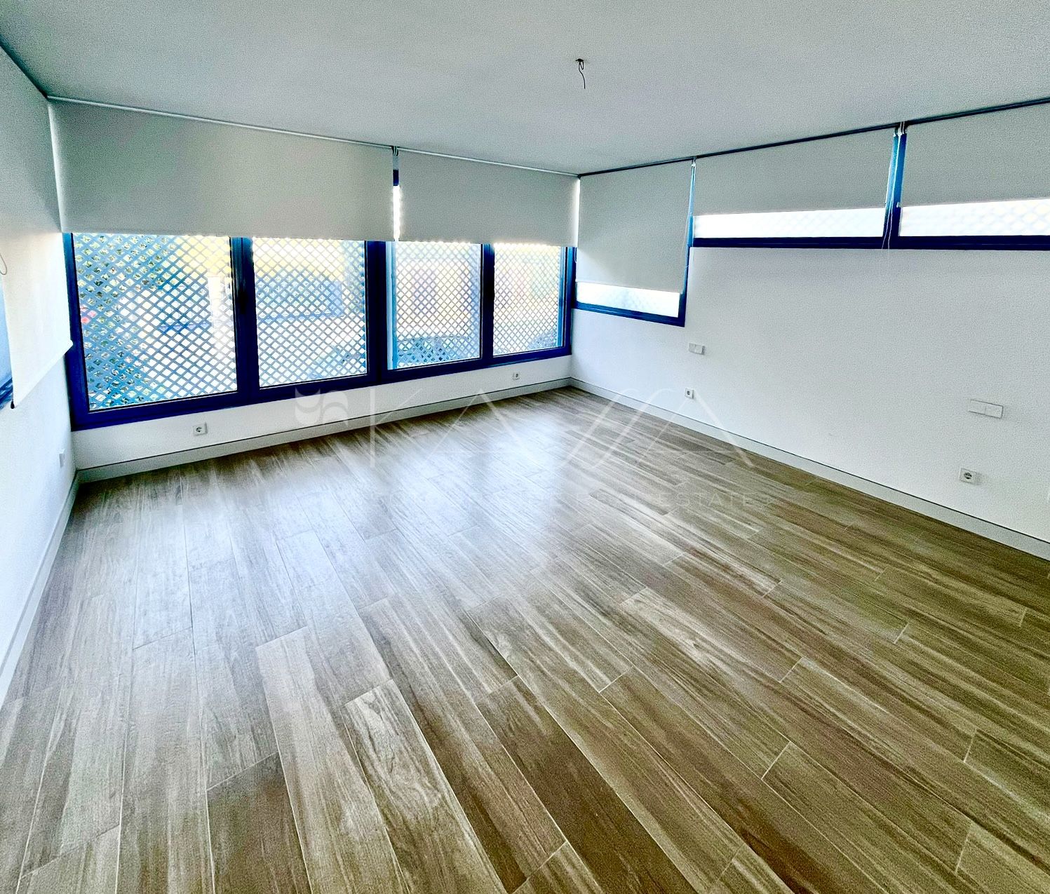 BRAND-NEW APARTMENT WITH AMAZING VIEWS OF THE MARINA
