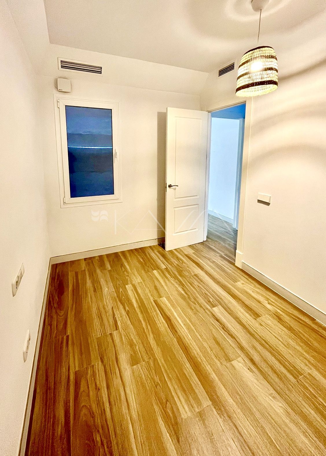 BRAND-NEW APARTMENT WITH AMAZING VIEWS OF THE MARINA