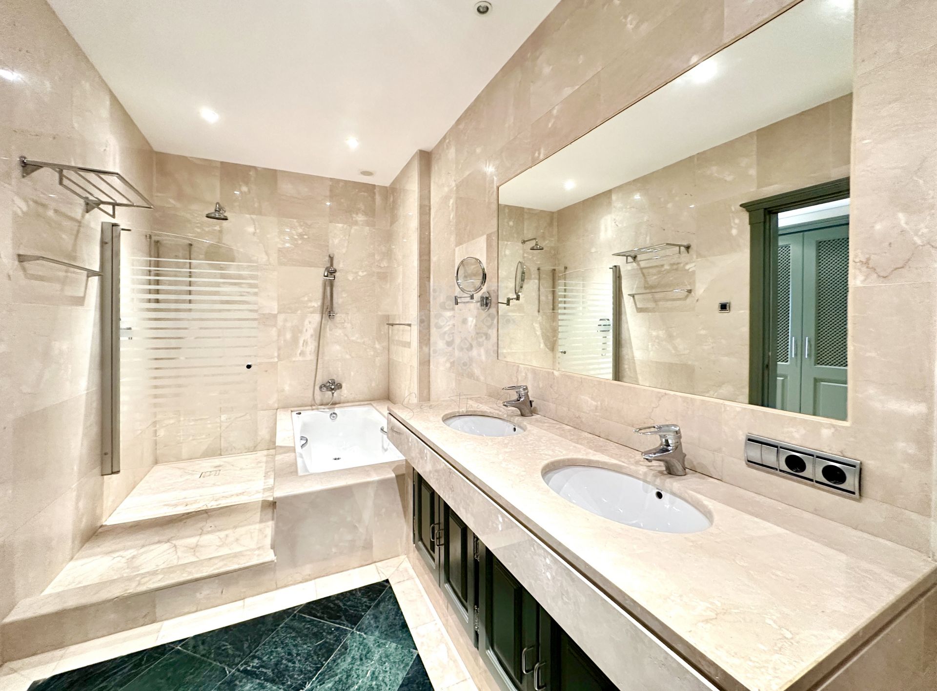 Apartament na parterze w Ribera del Rio, Sotogrande