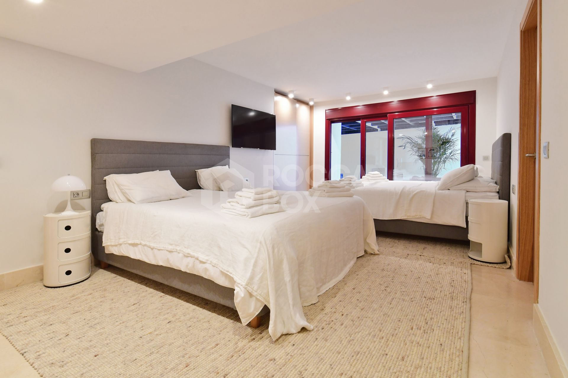 Villa for sale in Nueva Andalucía, a five-minute drive from Puerto Banus and city centre, as well as to beaches