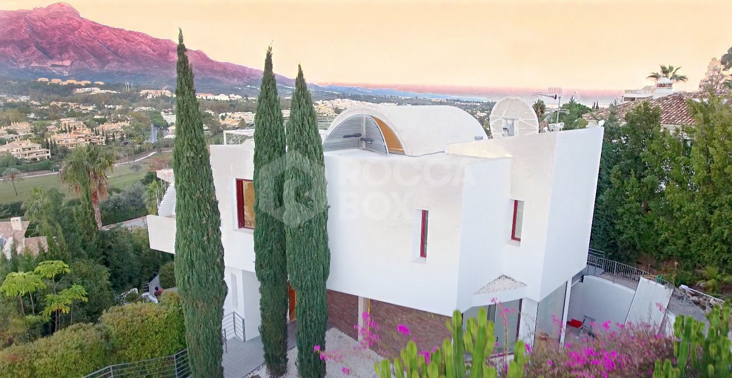 Villa for sale in Nueva Andalucía, a five-minute drive from Puerto Banus and city centre, as well as to beaches