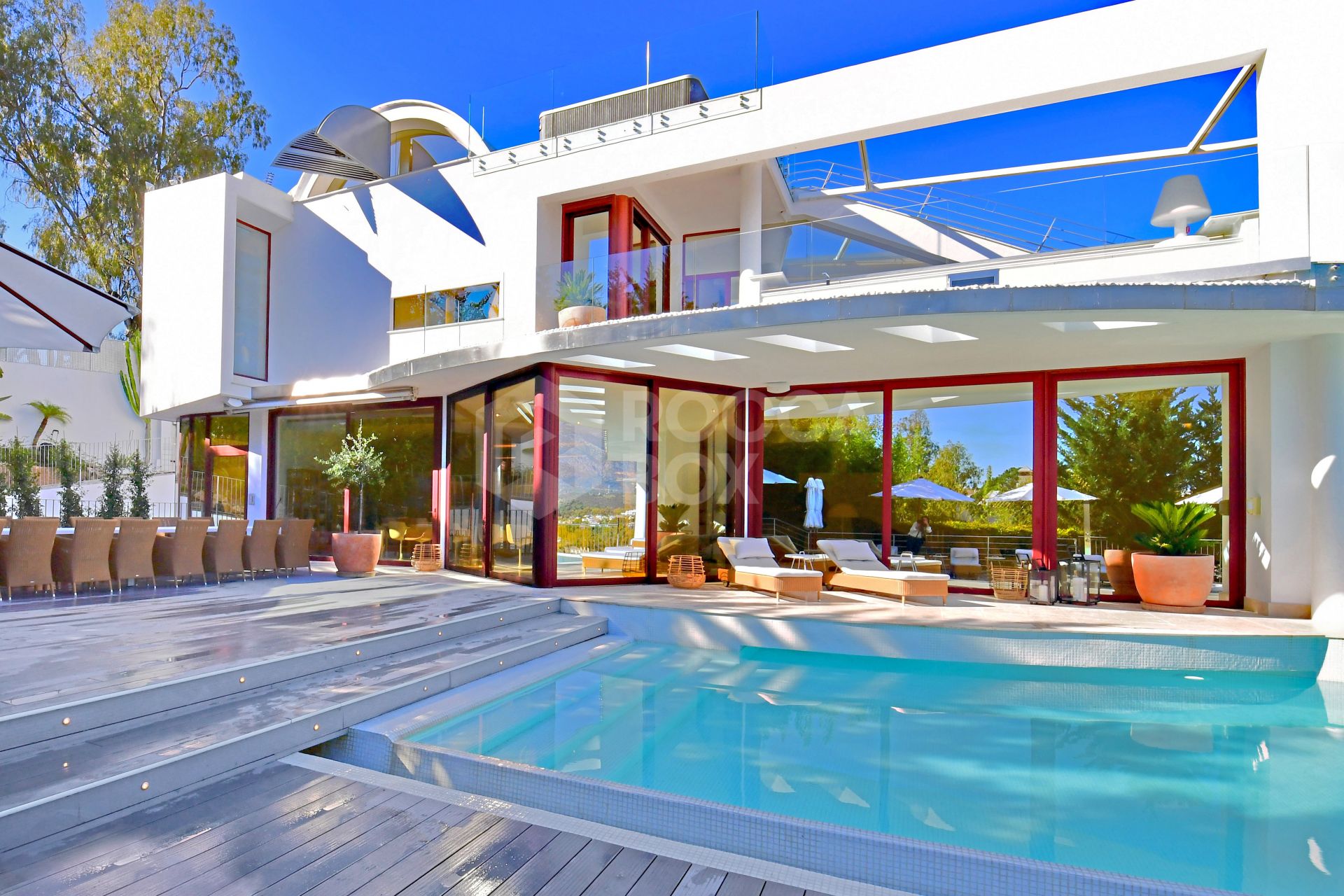 Villa for sale in Nueva Andalucía, a five-minute drive from Puerto Banus and city centre, as well as to beaches