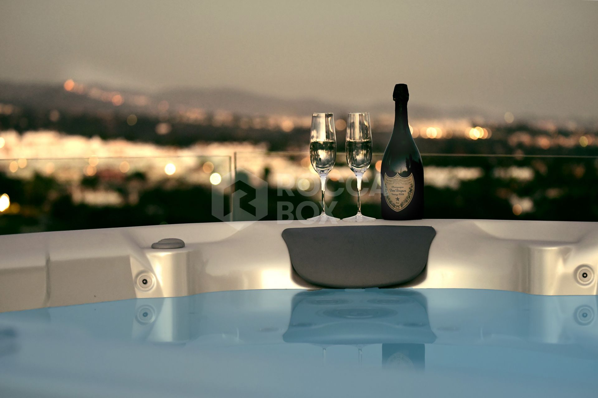 Villa for sale in Nueva Andalucía, a five-minute drive from Puerto Banus and city centre, as well as to beaches