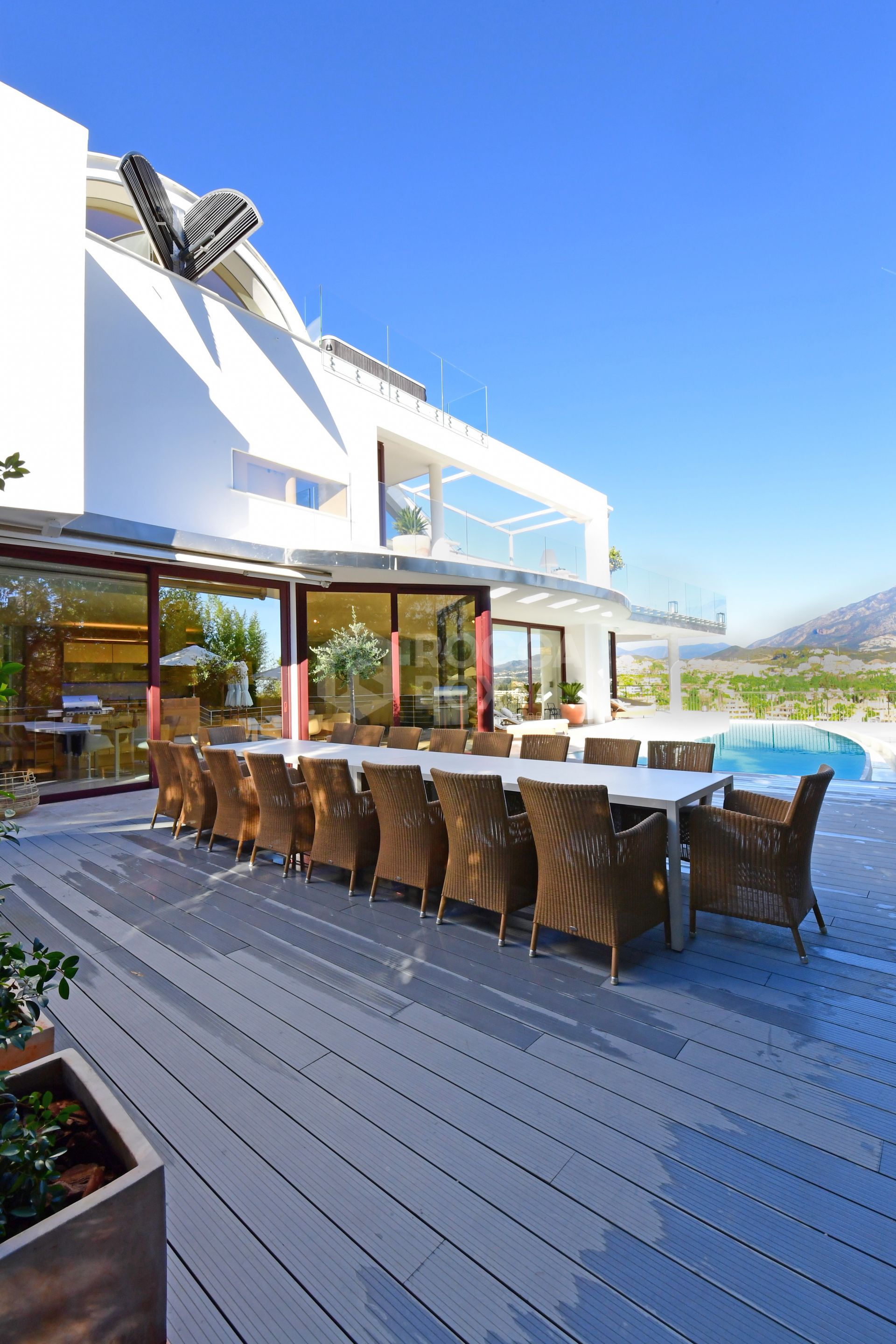 Villa for sale in Nueva Andalucía, a five-minute drive from Puerto Banus and city centre, as well as to beaches