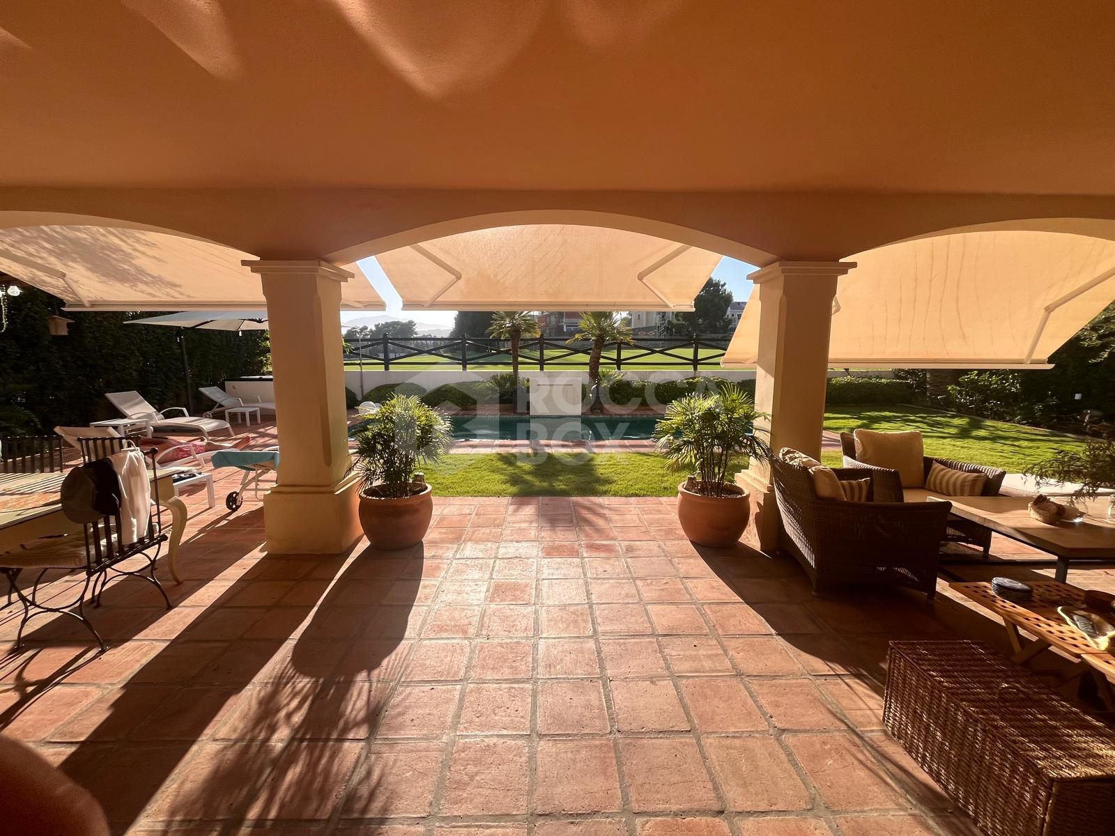 Villa with private pool on the golf course front line – Isla de Guadalmina, Guadalmina Alta