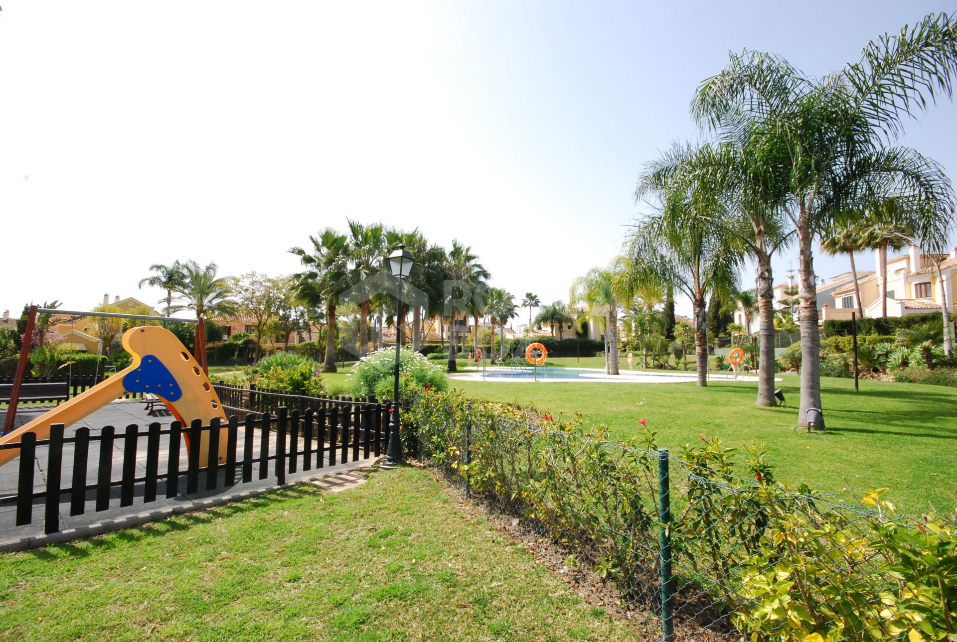 Villa with private pool on the golf course front line – Isla de Guadalmina, Guadalmina Alta