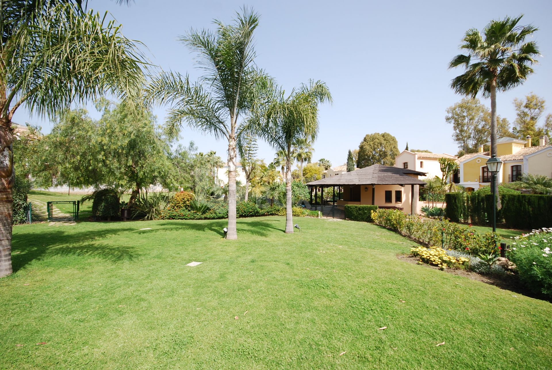 Villa with private pool on the golf course front line – Isla de Guadalmina, Guadalmina Alta