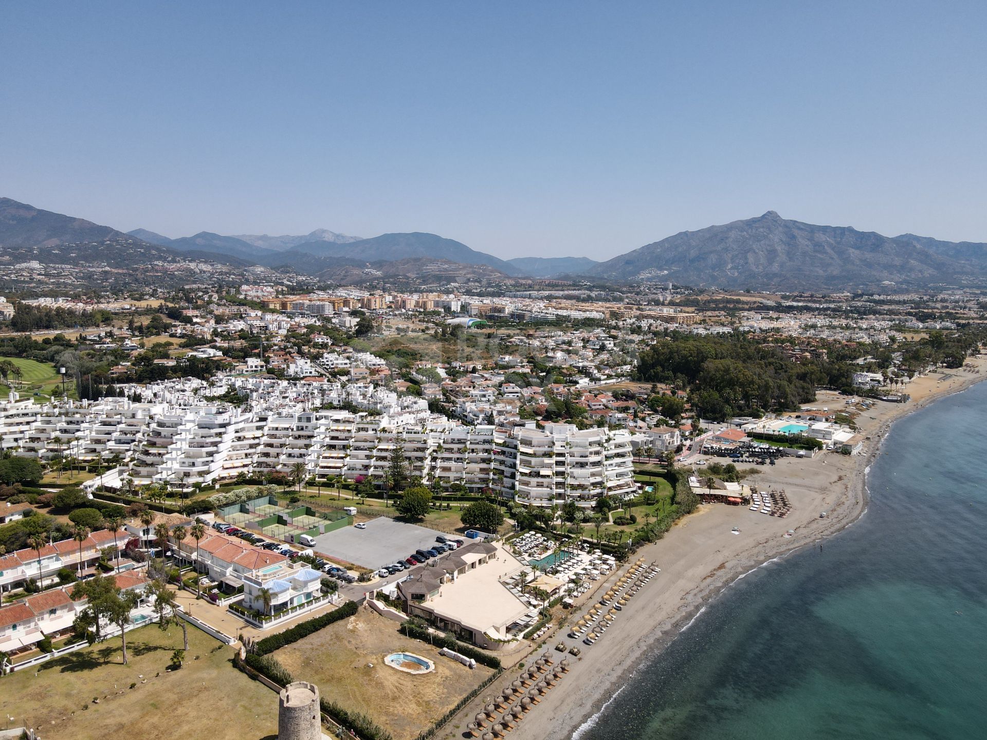 Totally Refurbished apartment with 4 bedrooms in Parque del Sol Guadalmina Baja