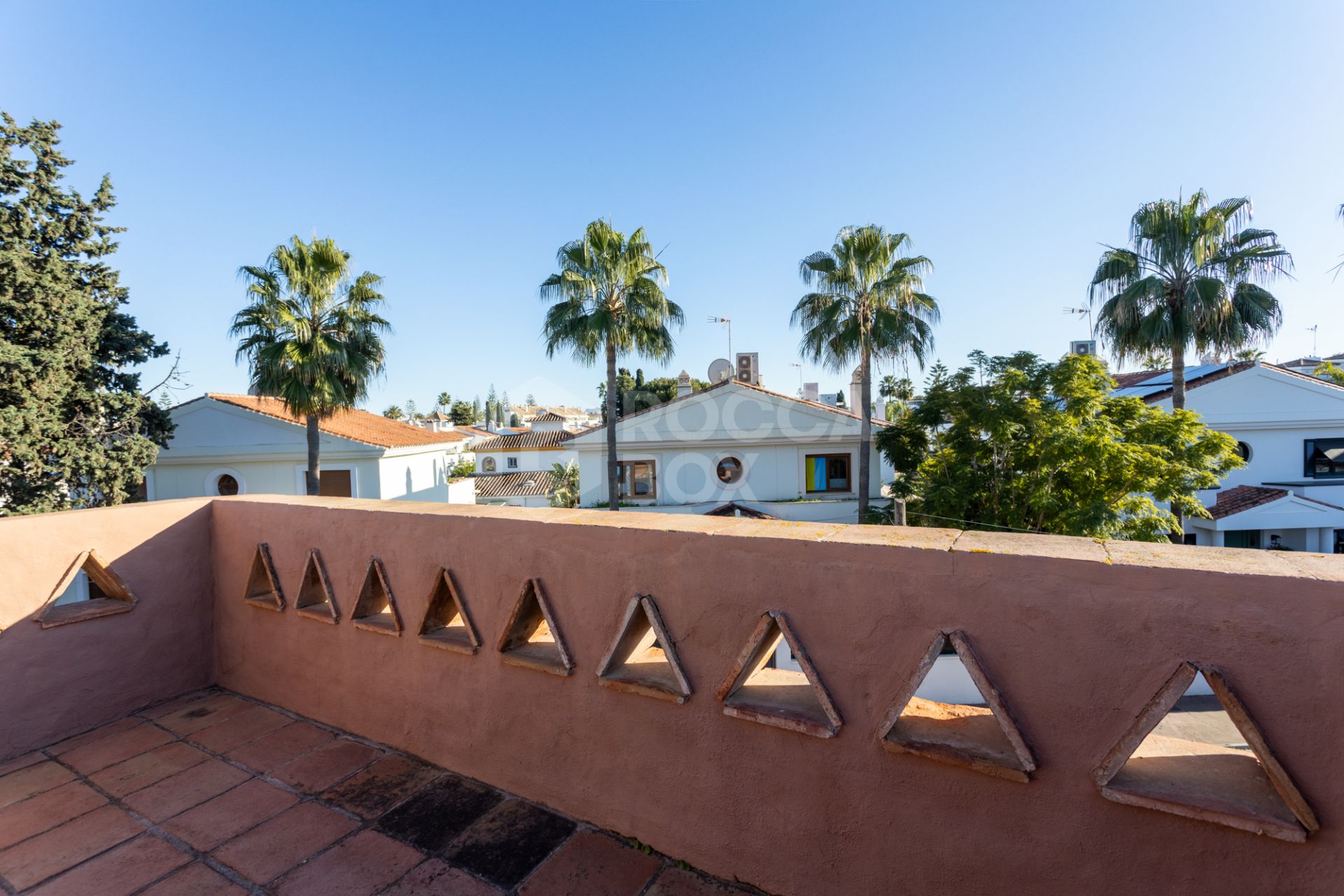 Villa for Sale in Las Petunias, San Pedro de Alcántara – Excellent Investment Opportunity