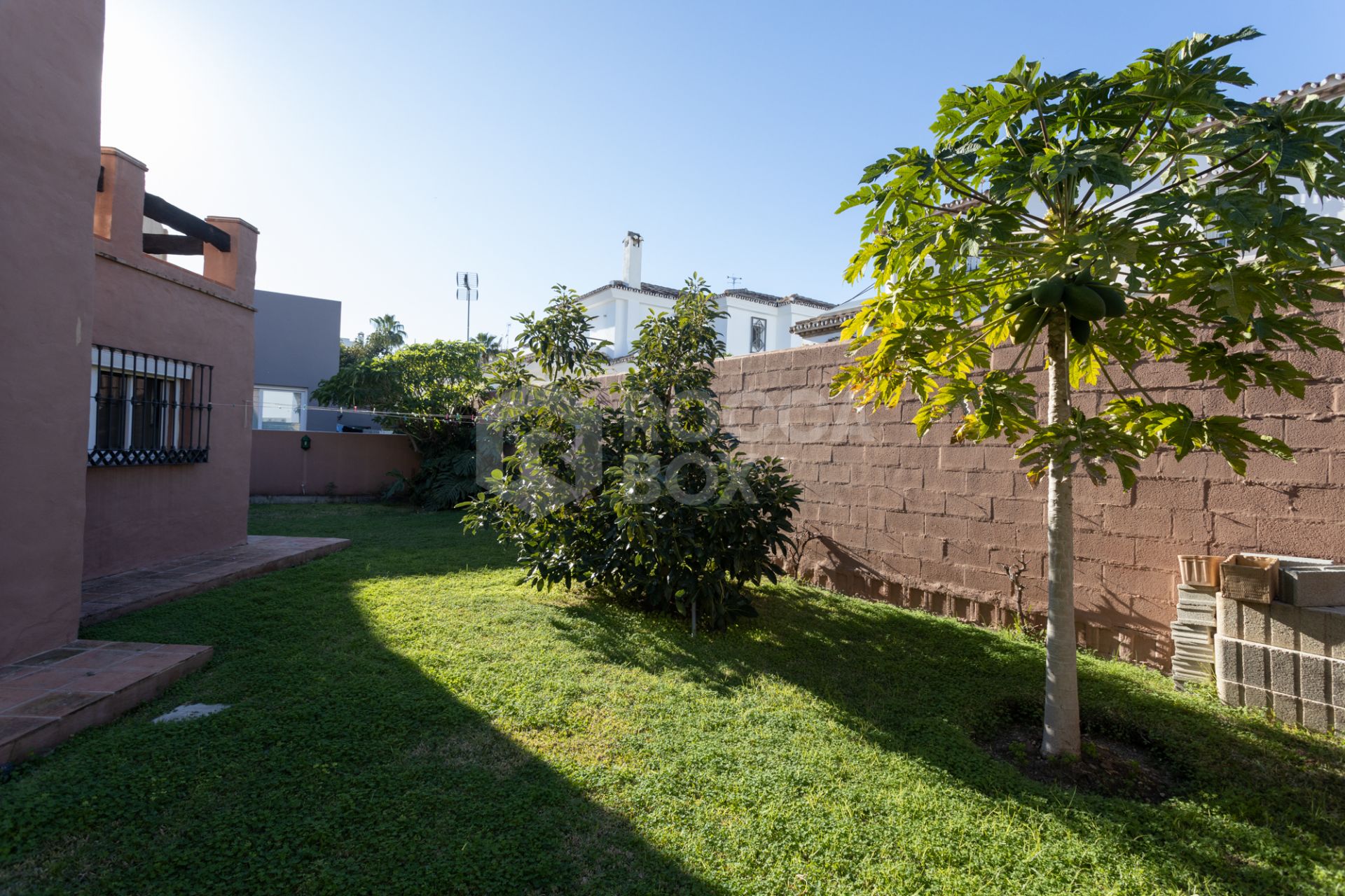 Villa for Sale in Las Petunias, San Pedro de Alcántara – Excellent Investment Opportunity