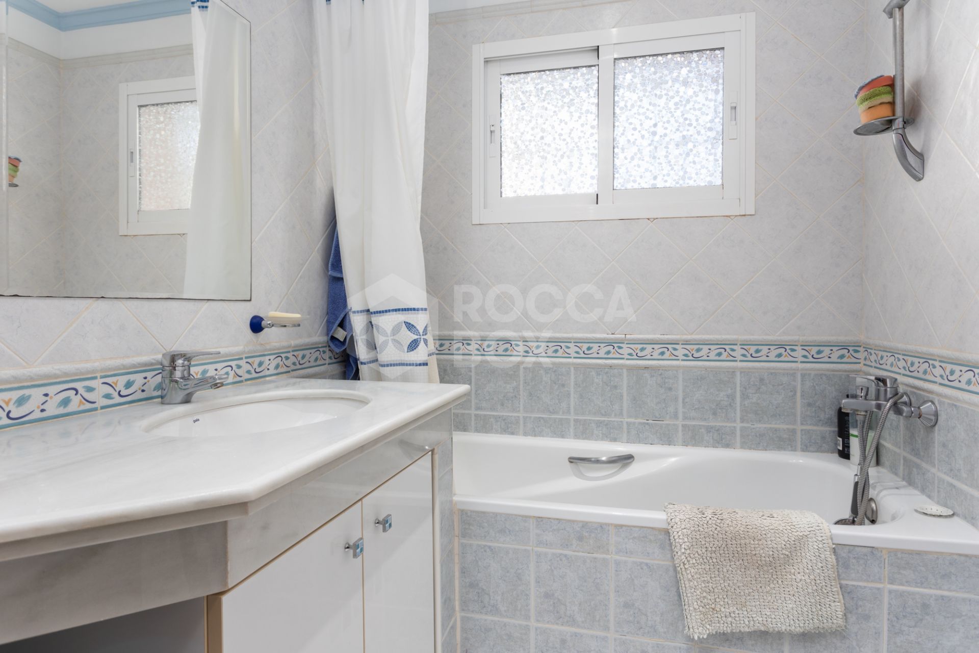 Villa for Sale in Las Petunias, San Pedro de Alcántara – Excellent Investment Opportunity