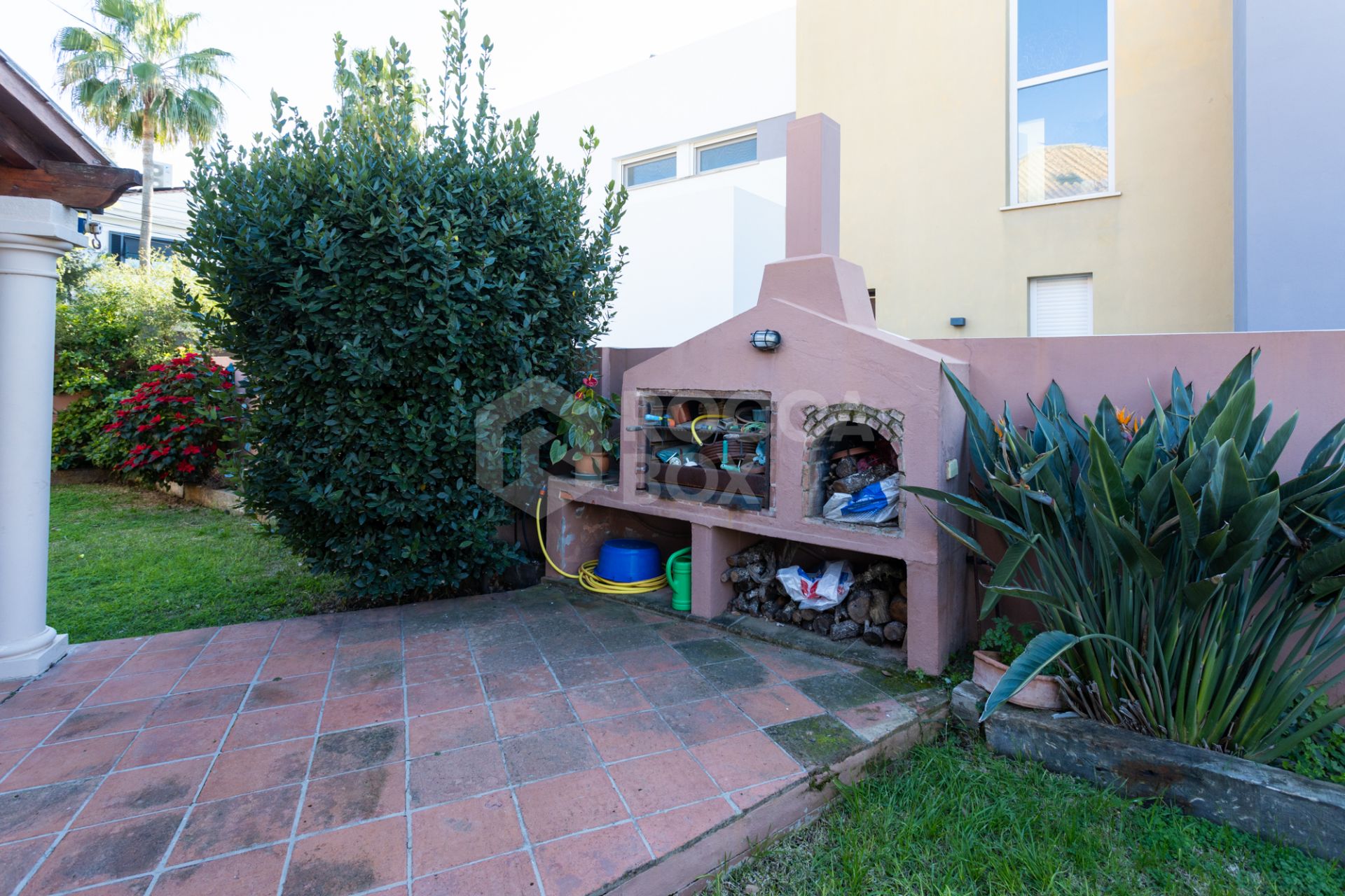 Villa for Sale in Las Petunias, San Pedro de Alcántara – Excellent Investment Opportunity