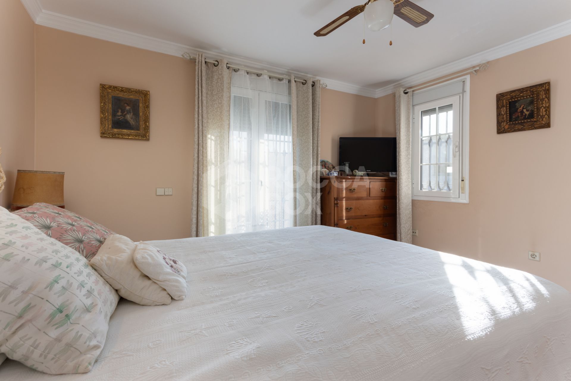 Villa for Sale in Las Petunias, San Pedro de Alcántara – Excellent Investment Opportunity