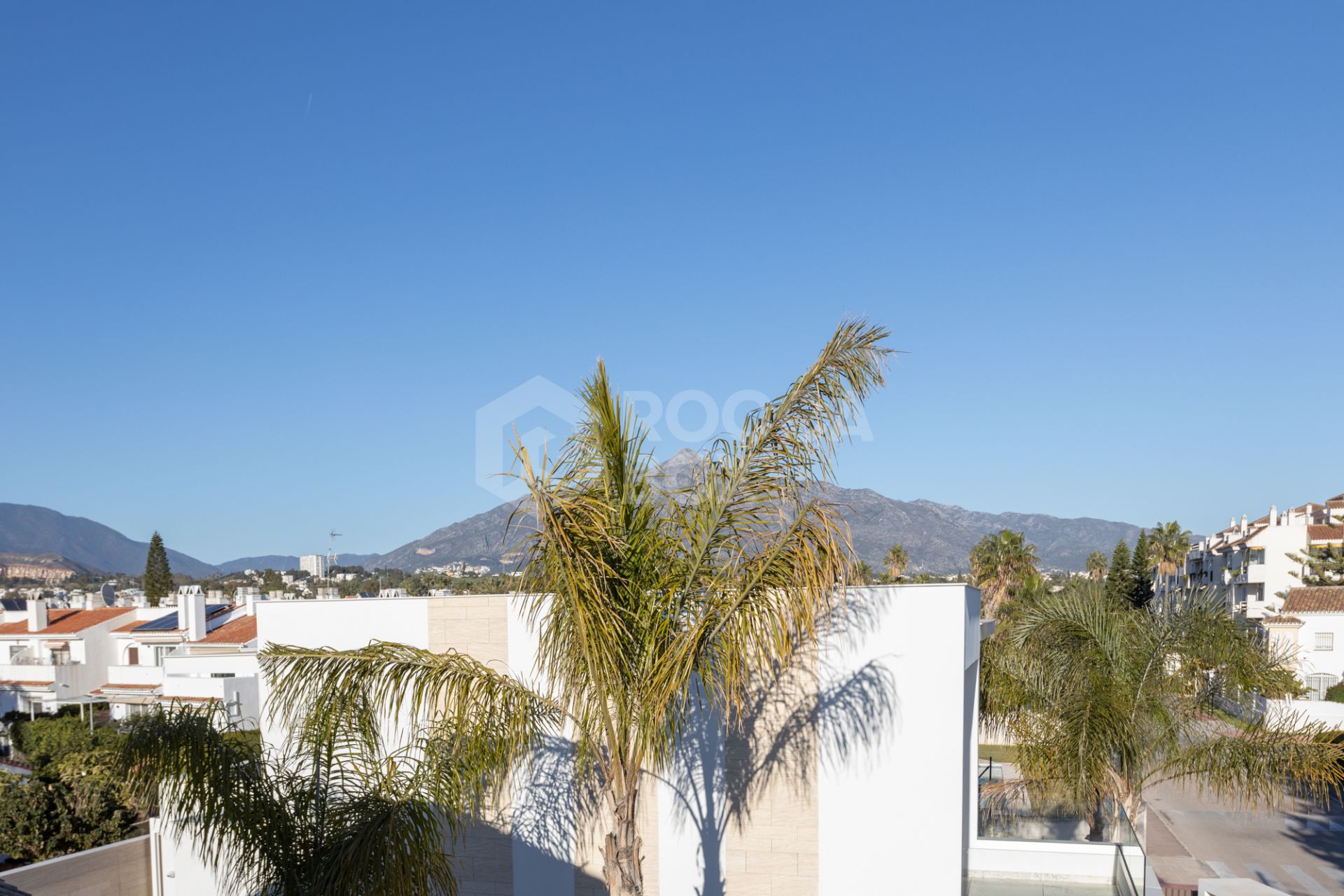 Villa for Sale in Las Petunias, San Pedro de Alcántara – Excellent Investment Opportunity