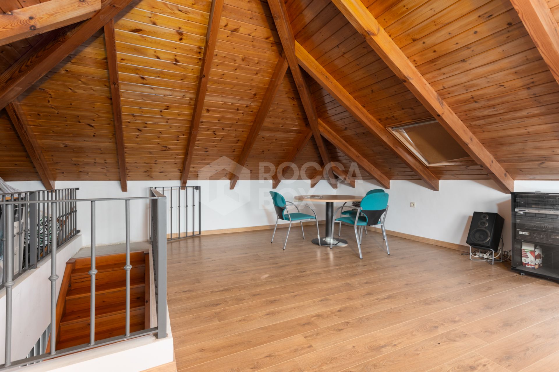 Villa for Sale in Las Petunias, San Pedro de Alcántara – Excellent Investment Opportunity