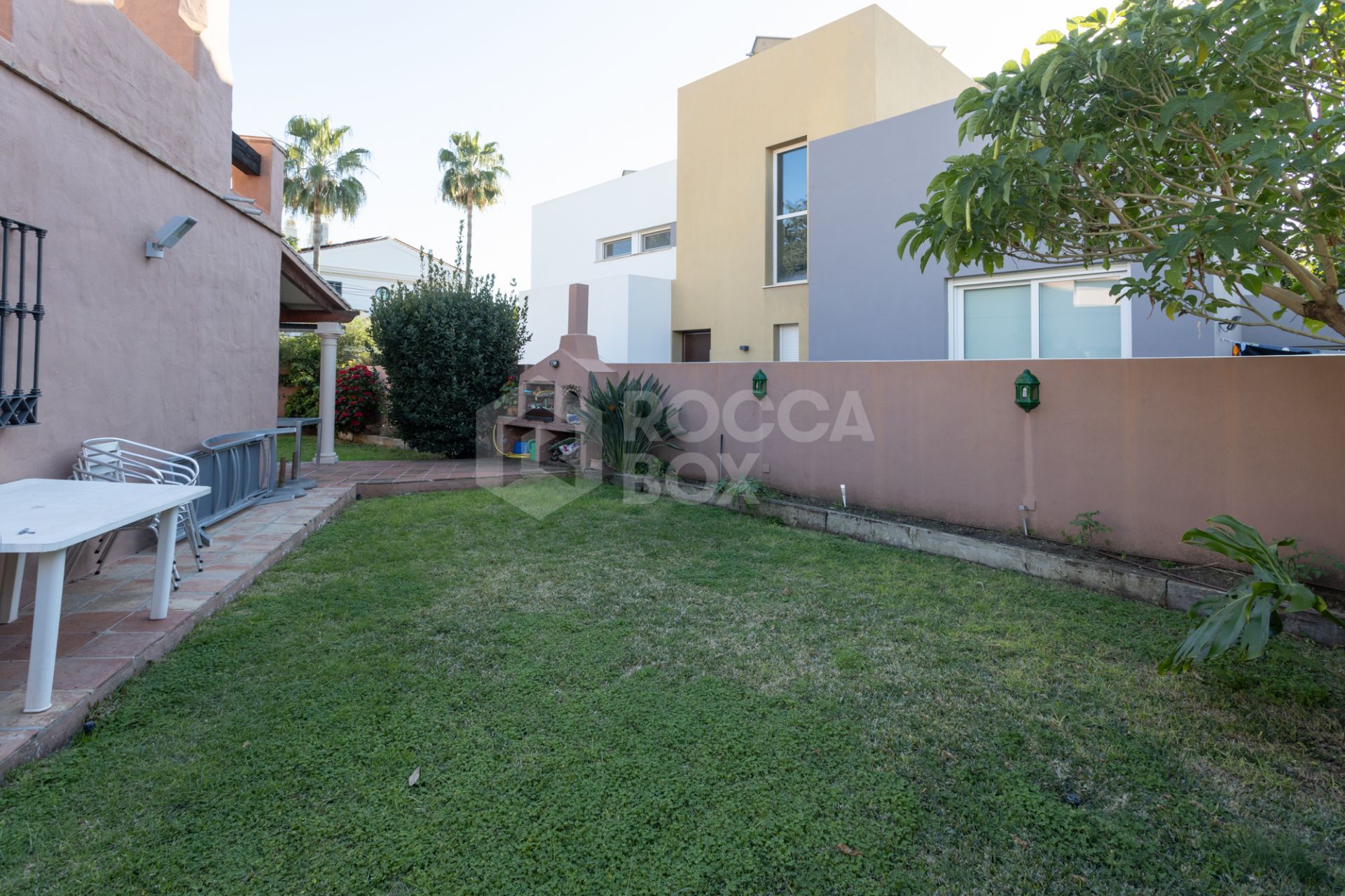 Villa for Sale in Las Petunias, San Pedro de Alcántara – Excellent Investment Opportunity