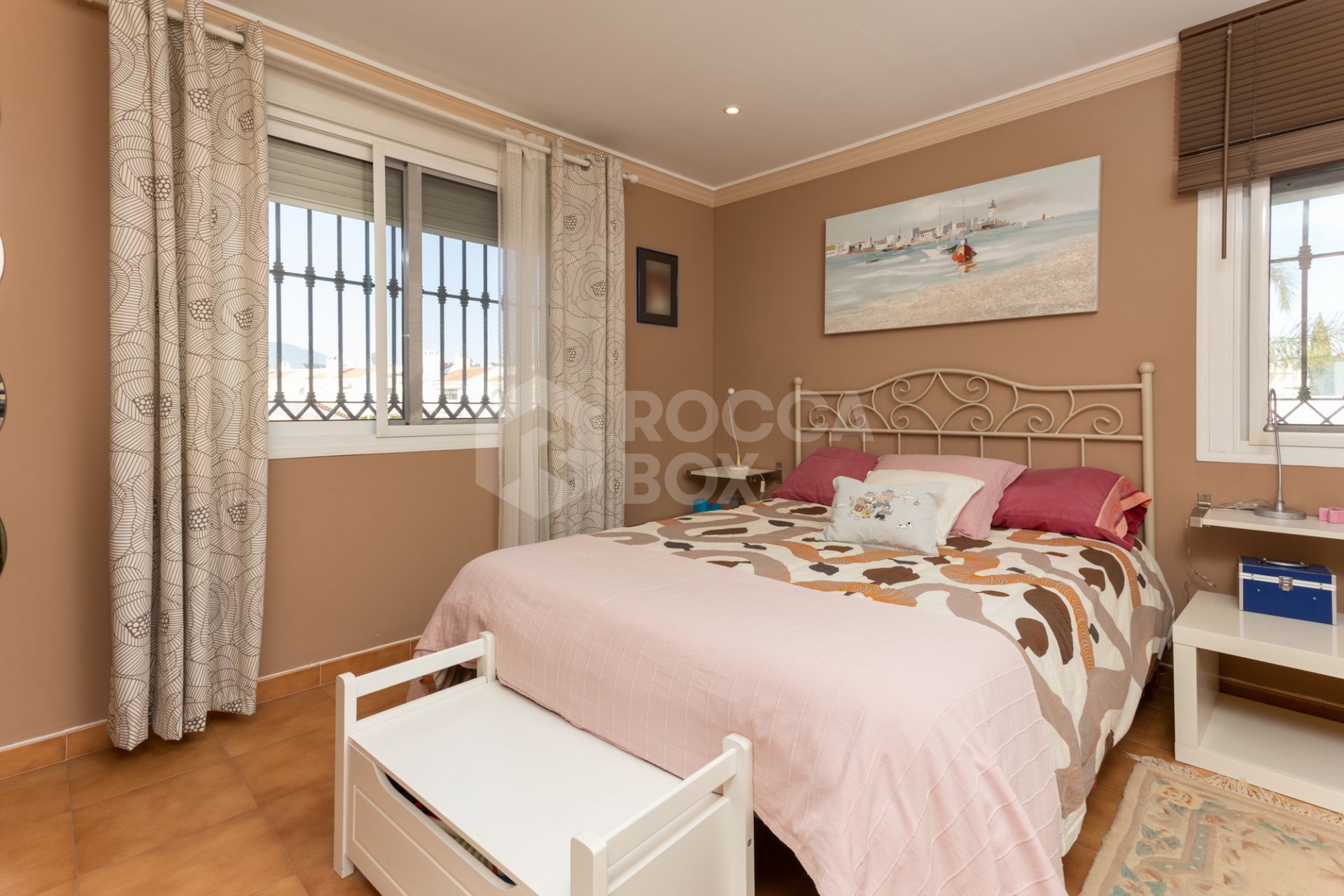 Villa for Sale in Las Petunias, San Pedro de Alcántara – Excellent Investment Opportunity