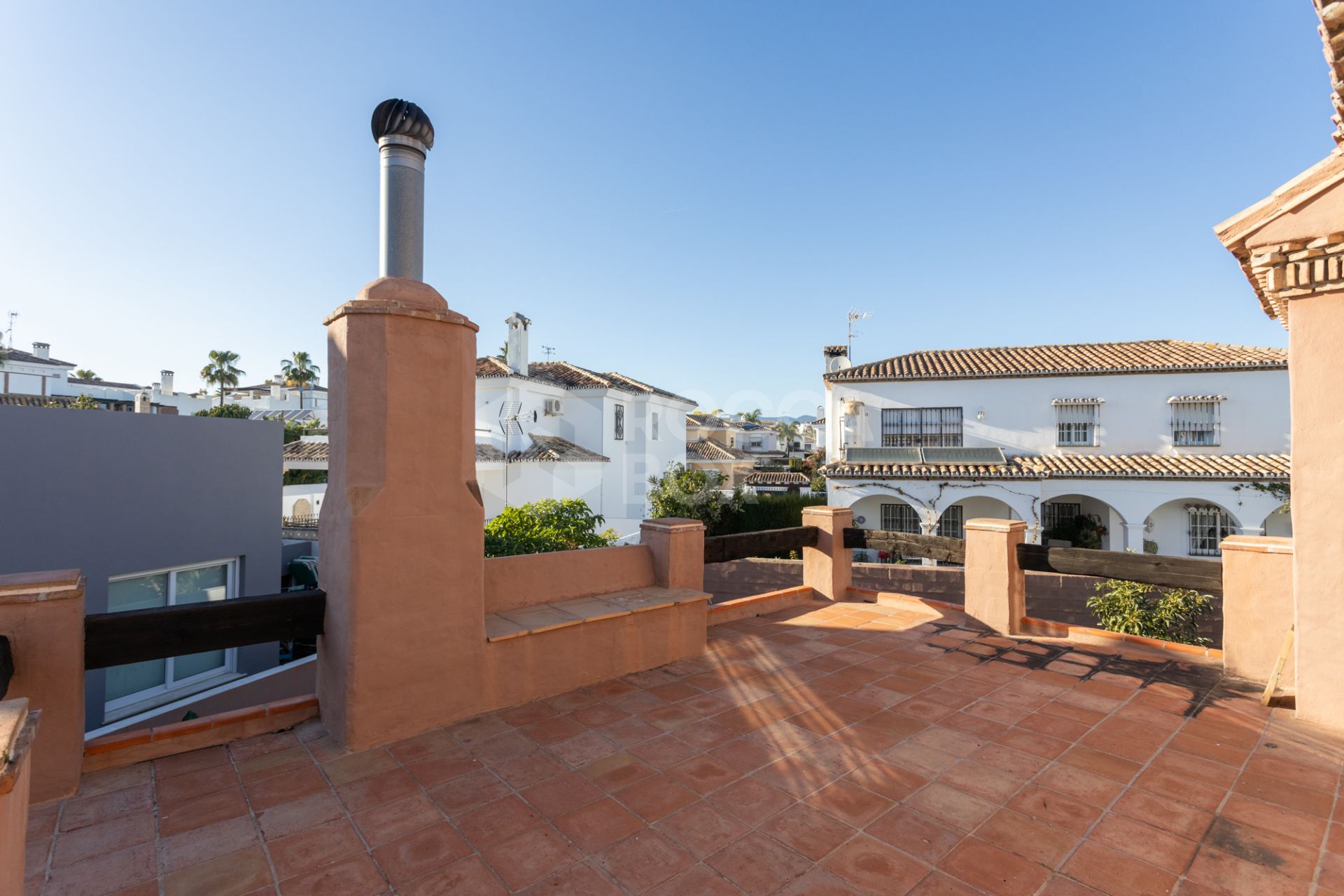 Villa for Sale in Las Petunias, San Pedro de Alcántara – Excellent Investment Opportunity