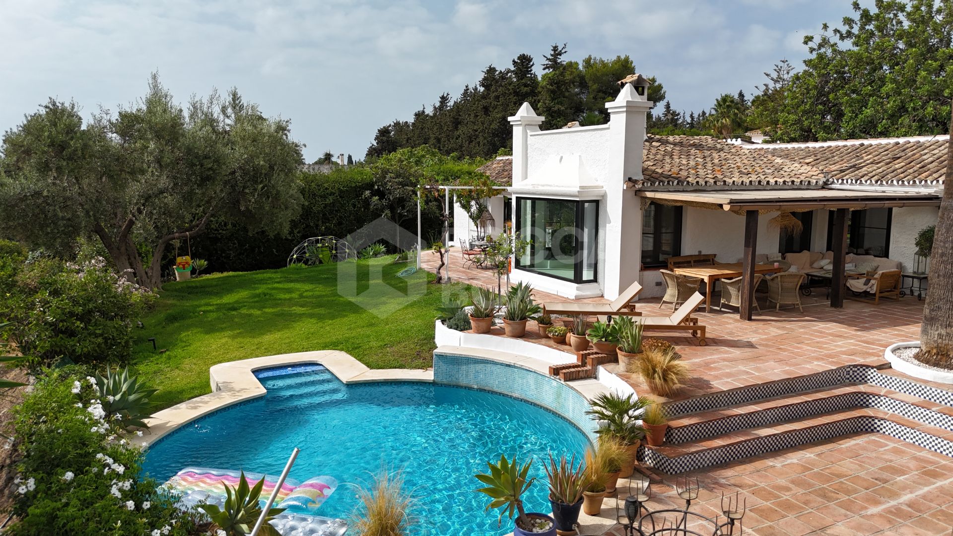 Charming Villa with Panoramic Views in Guadalmina Alta