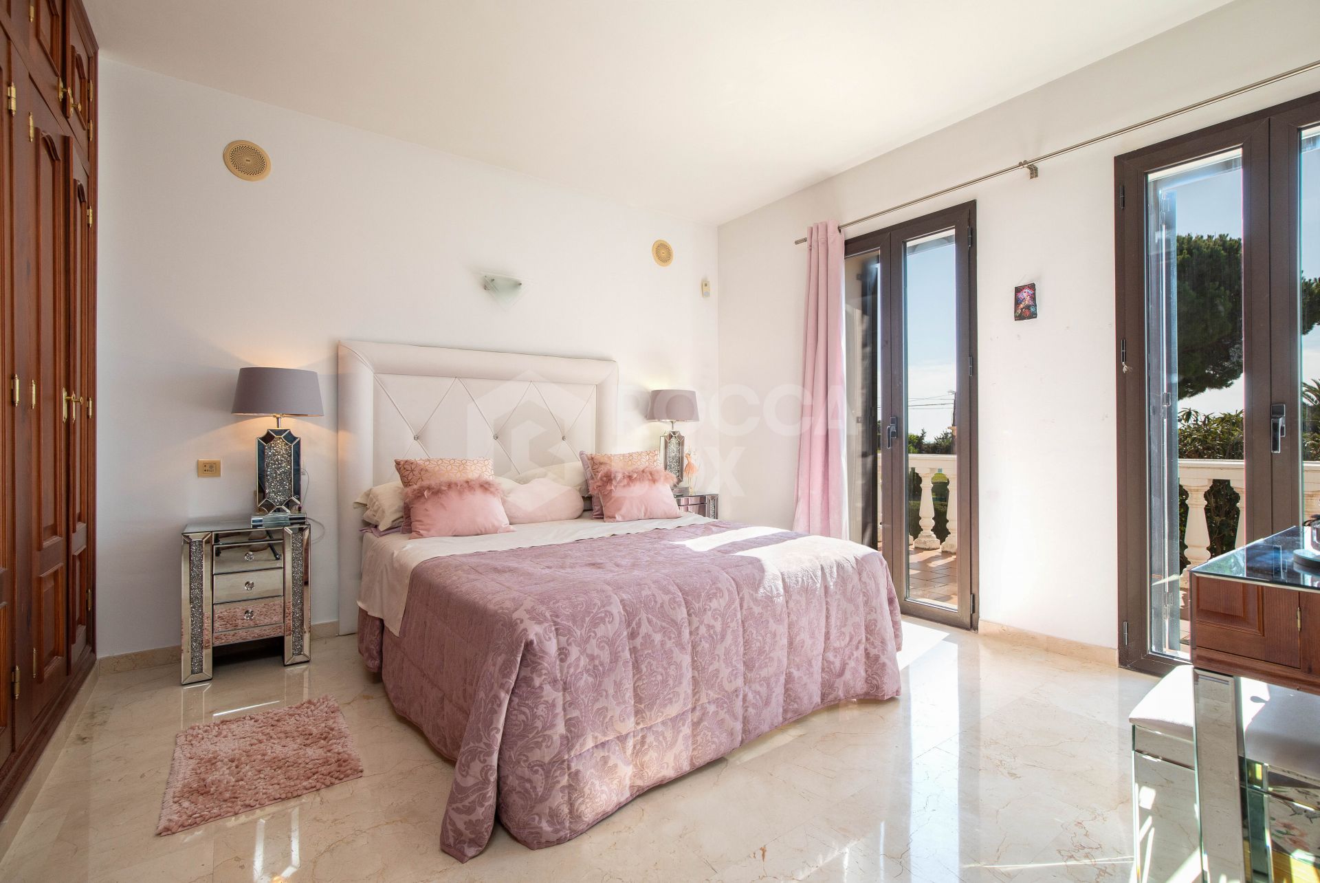 Villa with guest apartment Marbella East