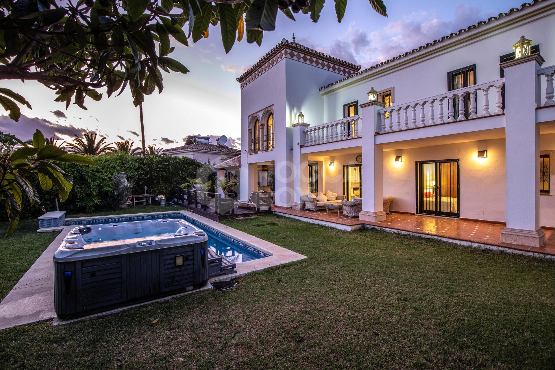 Villa with guest apartment Marbella East