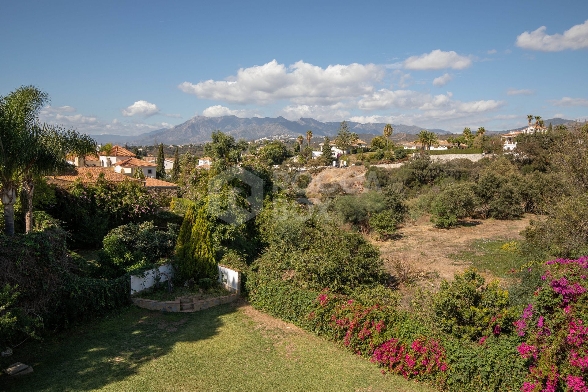 Villa with guest apartment Marbella East