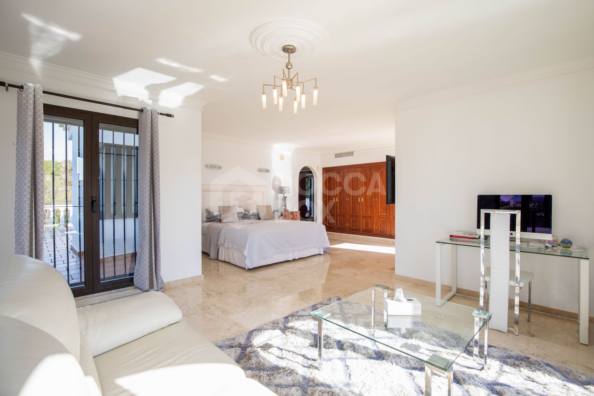 Villa with guest apartment Marbella East