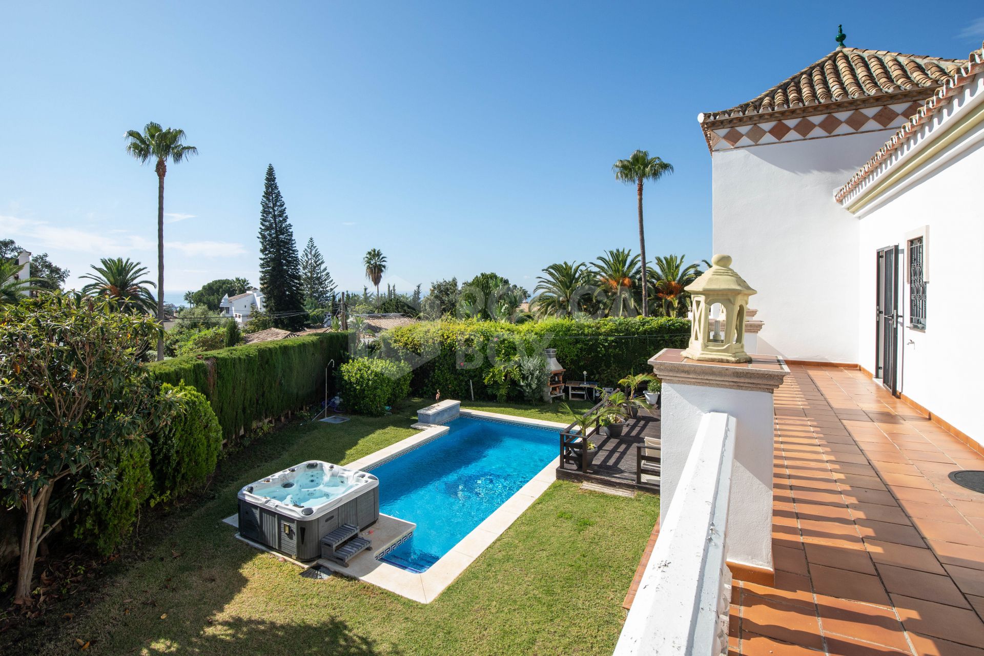 Villa with guest apartment Marbella East