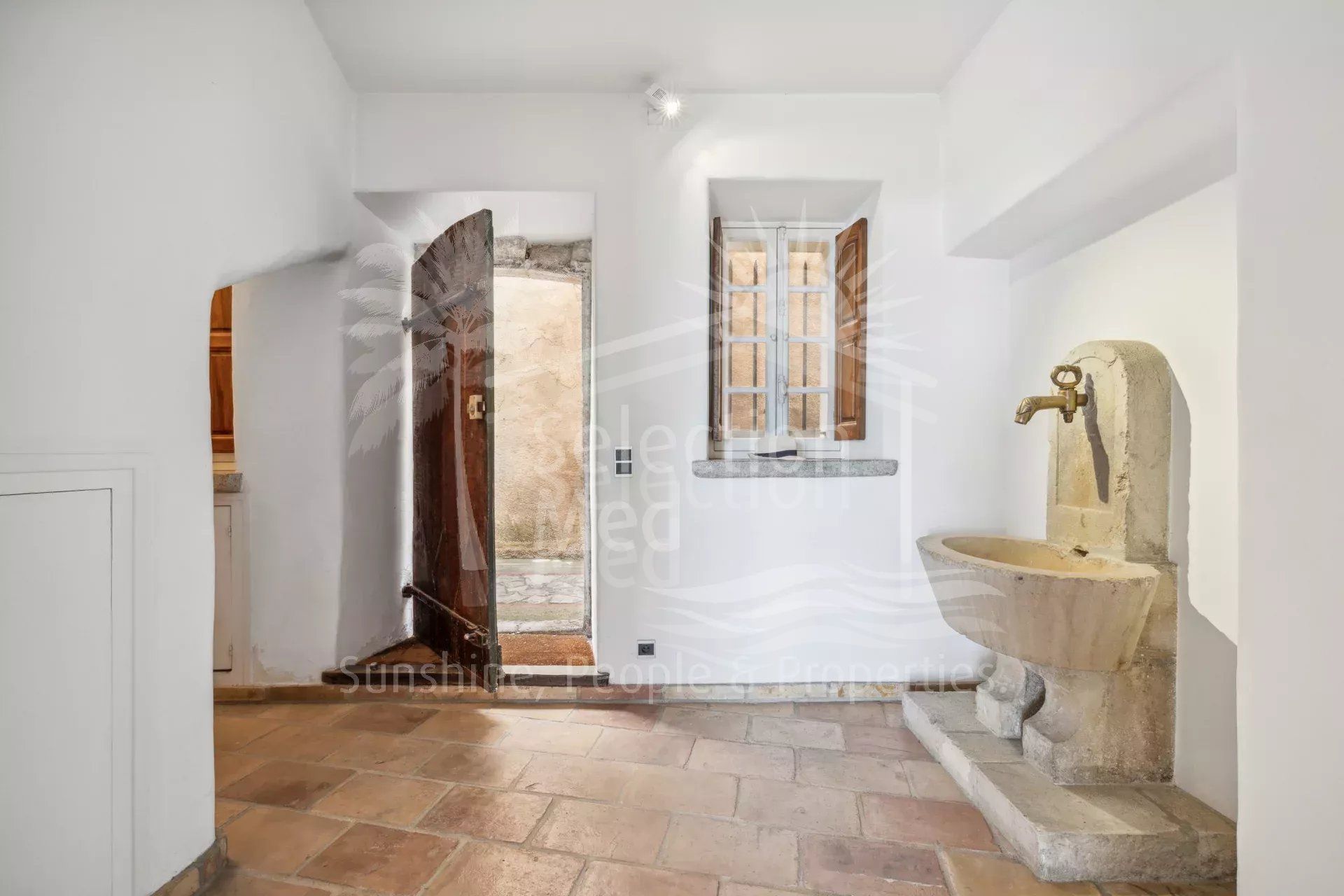 Exclusively with Agence Hamilton. this delightful village house is ideally ...