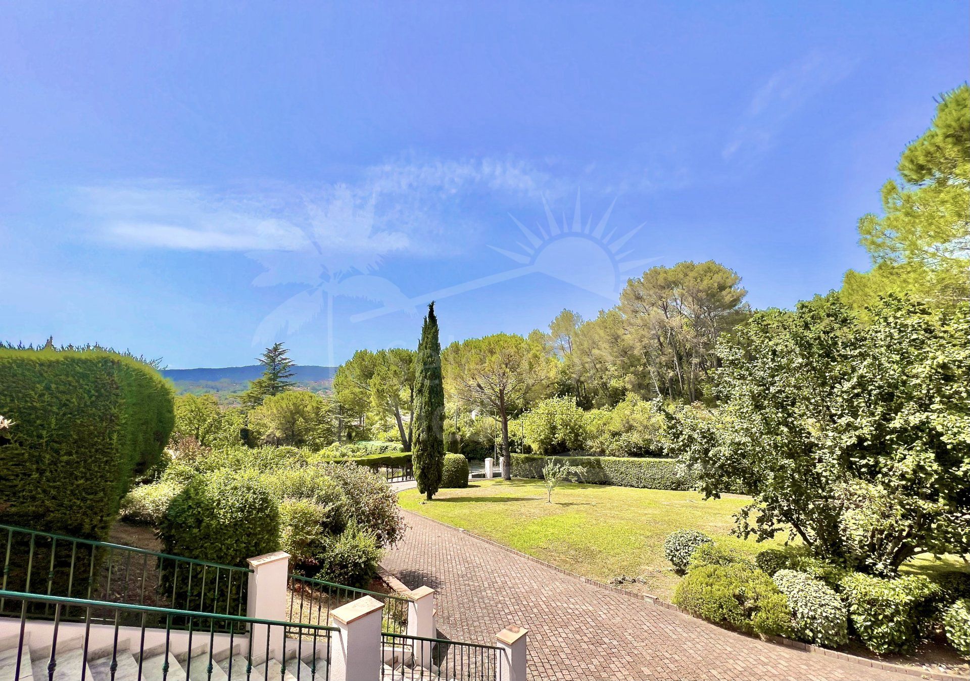 House for sale in Grasse