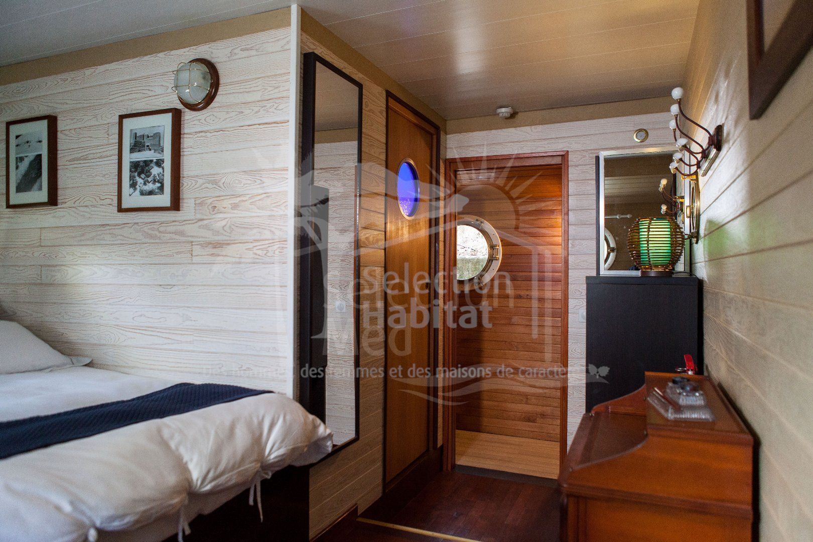 Carcassonne: luxury barge with 4 cabins, deck with terraces and SPA