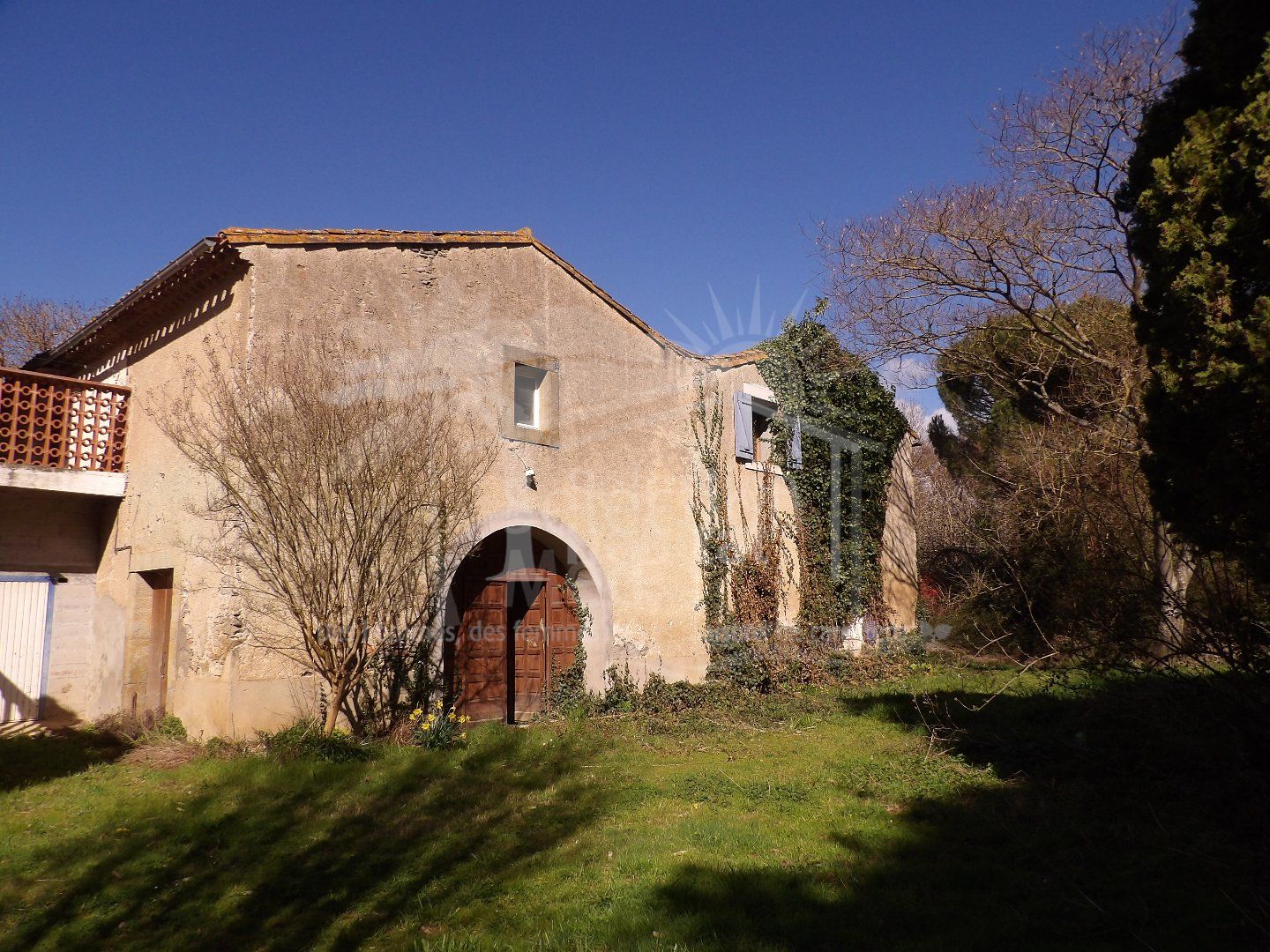 Large character property with huge garden on the outskirts of Carcassonne