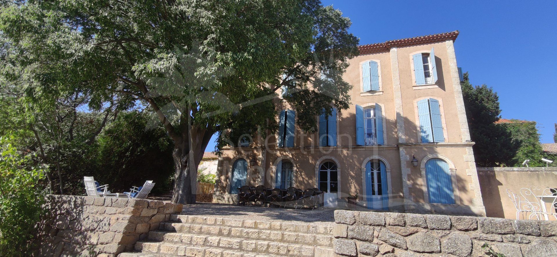 Exceptional mansion with 1.7ha park, 500m2 of living space, 350m2 outbuilding, 5km from Beziers, 10 mins from the beach