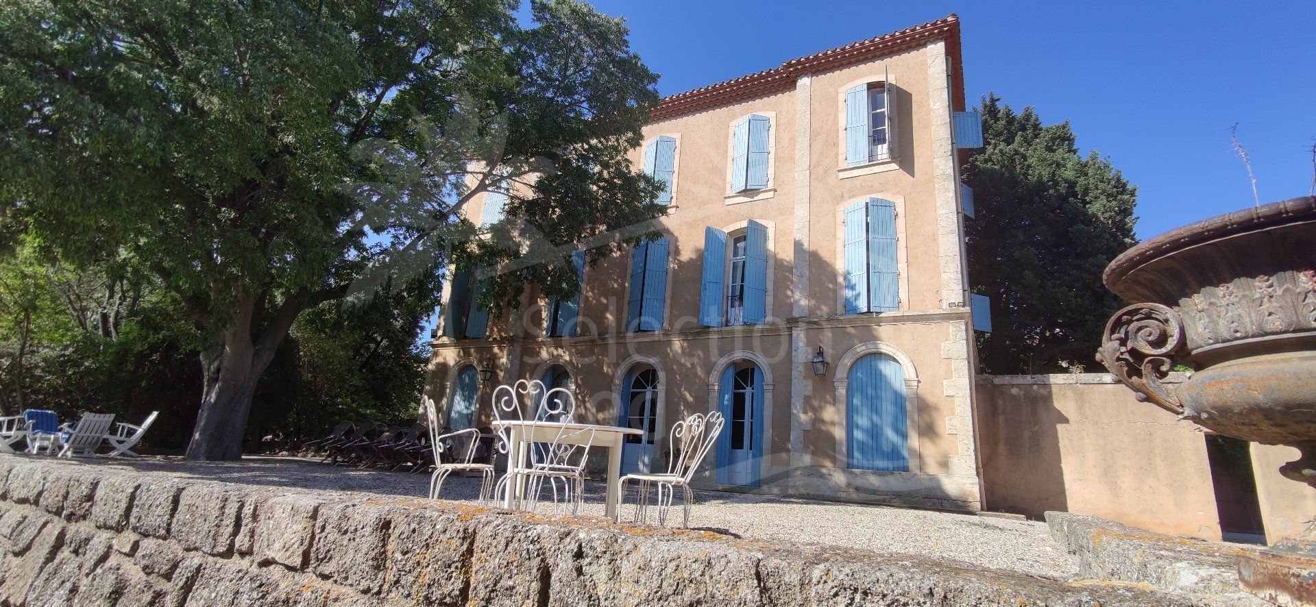 Exceptional mansion with 1.7ha park, 500m2 of living space, 350m2 outbuilding, 5km from Beziers, 10 mins from the beach