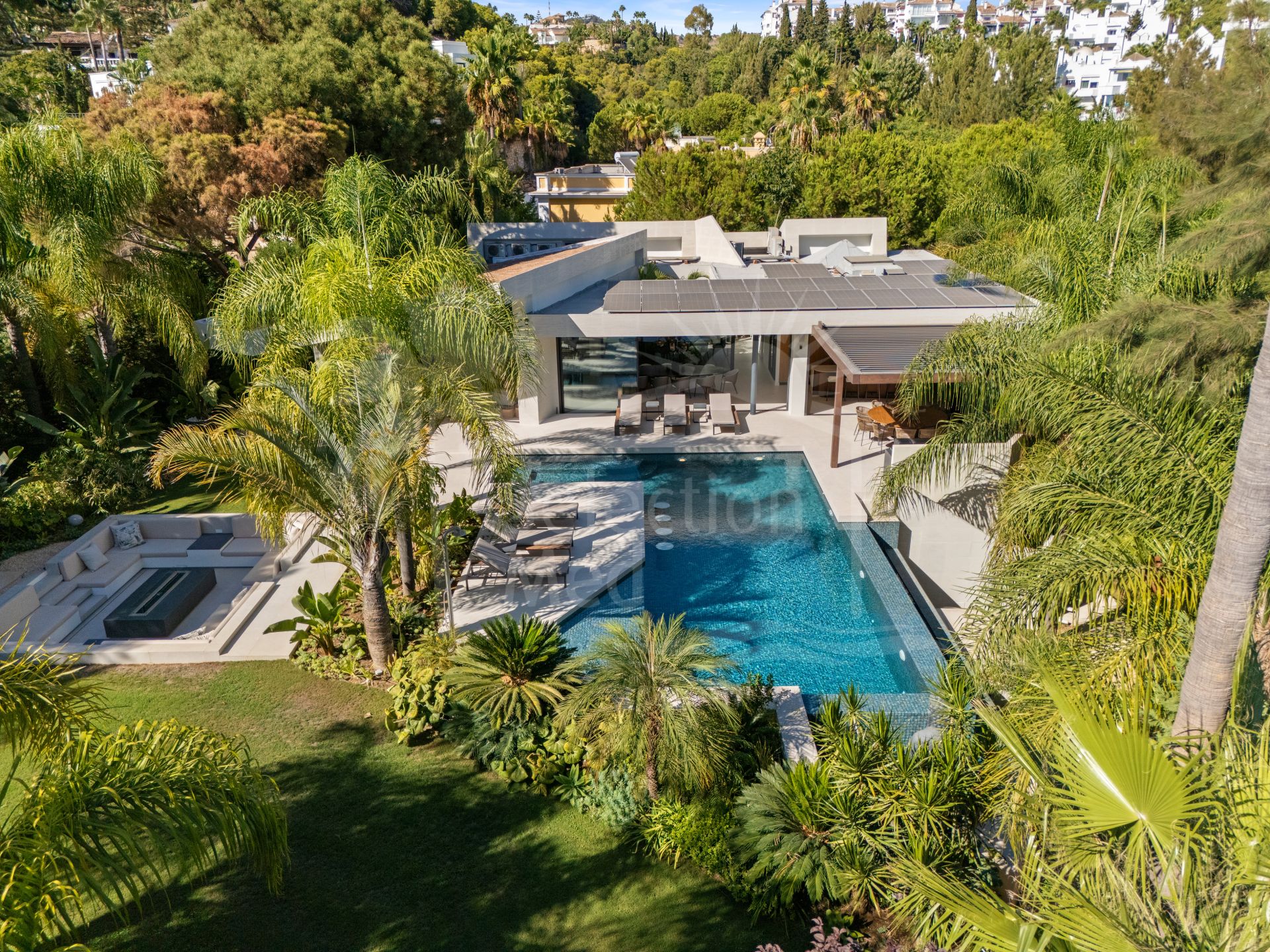 Superbe villa contemporaine avec piscine privée à quelques minutes de la plage à Marbella Est